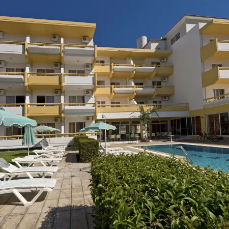 Trianta Hotel Apartments