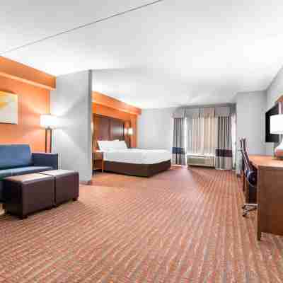 Comfort Suites Jackson I-40 Rooms