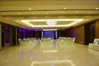 Dng the Grand Hotel Hotels in New Kanpur City