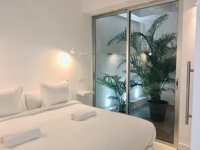 Deluxe la Palma Barco de La Virgen附近的飯店