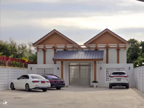 JapanTown Hotels near Wat Mahawong