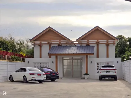 JapanTown Отели рядом с достопримечательностью «Крокодиловая ферма Самутпракан»