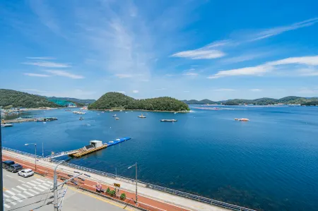 Tongyeong Hotel Sea Scent Отели в г. Тхонъён