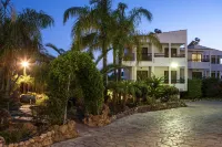 Coliseum Studios & Apartments