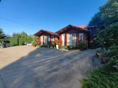 ArtHome Guest House Dinosaur Park Zateryanny Mir附近的飯店