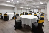 Days Inn & Suites by Wyndham Albany