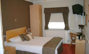 Bowes Incline Hotel