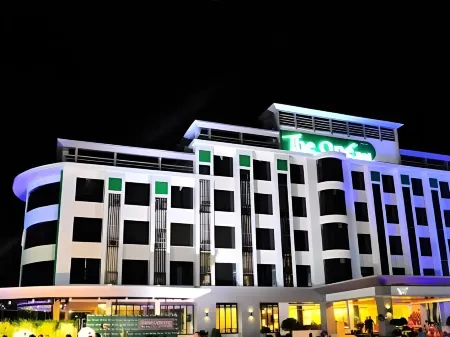 The One Hotel Отели рядом с достопримечательностью «Wat Samakkhi Upatham»