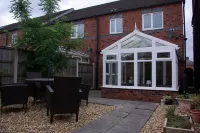 Portland Mews - 3 Bed Holiday Home by Premier Serviced Accommodation Отели рядом с достопримечательностью «Колледж Бакстон & Лик»