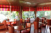 Logis Hôtel Lodge la Valette Hotels in Erce-pres-Liffre