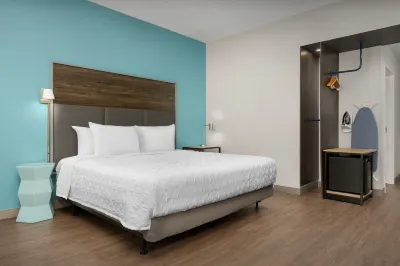 Tru by Hilton Jacksonville West I 295 Hotels near وايتهاوس
