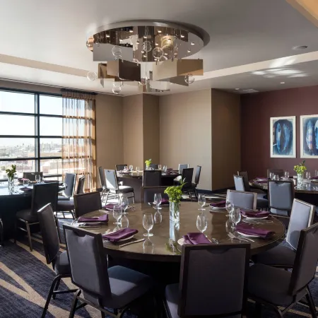 Courtyard Phoenix Downtown Отели рядом с достопримечательностью «Коппер-сквер»
