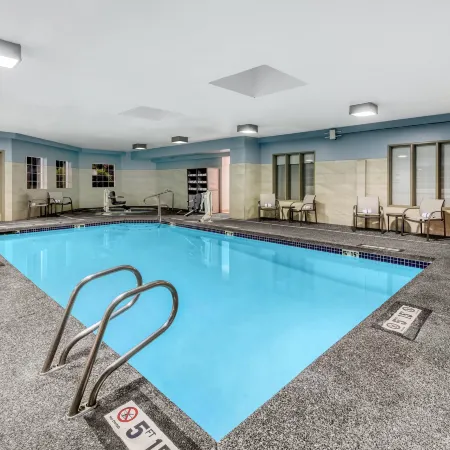 Holiday Inn Express & Suites PORTLAND-JANTZEN BEACH by IHG