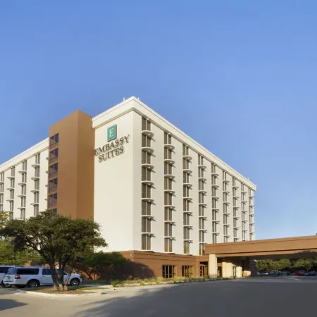 Embassy Suites by Hilton Dallas Market Center Отели рядом с достопримечательностью «Район Бишоп Артс»