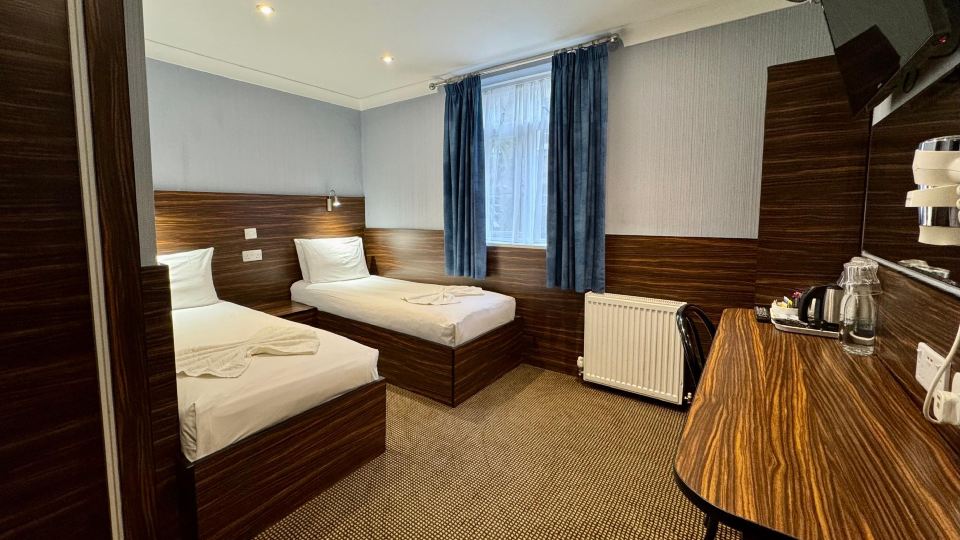 Crestfield Hotel