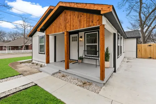 Cozy Home in Downtown McKinney with Backyard