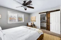 Lucky Moon Retreat | JTree Oasis w/Hot Tub & Pool