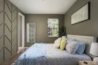 PET-FRIENDLY LUXE Mtn Retreat, Hot tub, Firepit w/EPIC views, Red Rock, Rafting