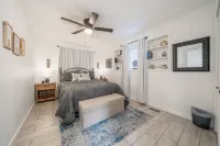 Stylish Farmhouse Near Oaklawn & Lakes, Centrally Located Hôtels à proximité de : Garvan Woodland Gardens
