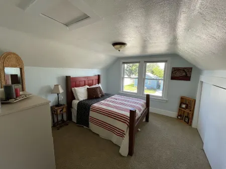 Cozy home minutes from downtown and close to the Big Horn Mountains. Отели в г. Шеридан