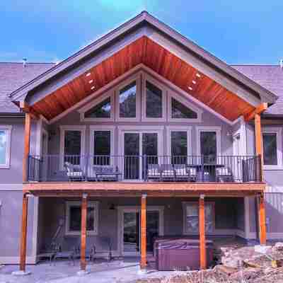 Beautiful New Home with Views of Castle Mountain - 3510 Hotel Exterior