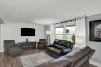 Private/spacious home w/backyard near Grand Park