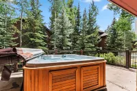 Spacious 2bd 2bth+den. Walk to slopes & Main St! Hotels in Warriors Mark