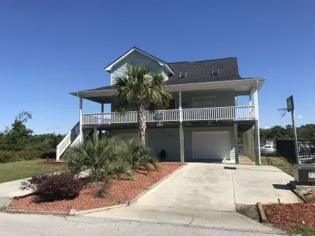 Amazing  Intercostal Waterway Home at Holden Beach