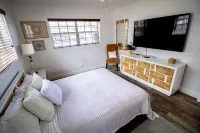 Modern 3 Bedroom Home in Luxurious Lighthouse Point