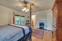 Bridgeview Bend - Charming 3-bedroom house with spacious yard and seasonal creek
