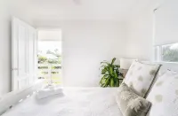 Self contained apartment with a Short walk to pristine beaches and cafes Hotels near Sunshine Coast Airport