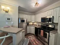 Perfect 2BR Condo in Downtown Auburn! 2 min walk to campus + 2 Parking Passes!!