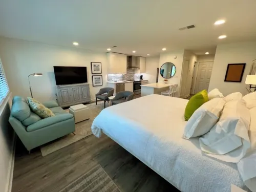 Newly remodeled, heart of Seagrove Beach, 100 yards to beach!