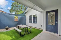 Casa Lago on Lake LBJ, Zenful Retreat;Game Room;Canal Front; Putting Green