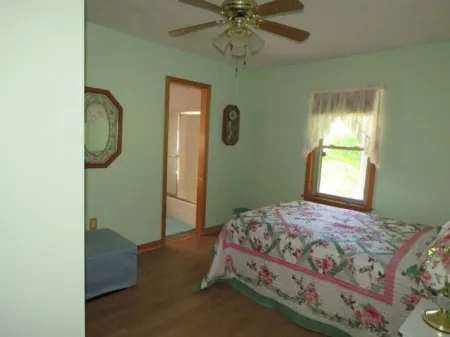 2-Bedroom Vacation Home Minutes Away from Greencastle and Depauw Campus