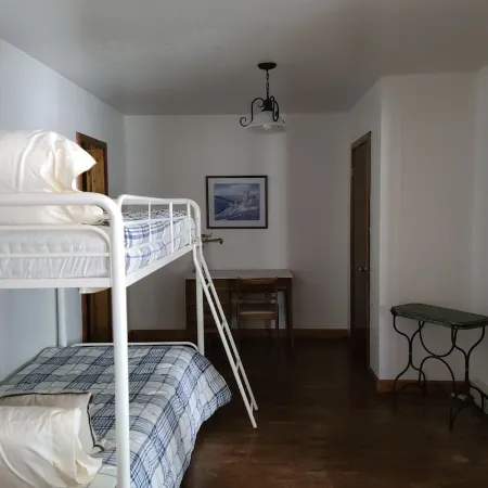 Home Located Close to Everything in Pinedale Отели в г. Пайндейл