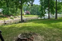 ✦Lake Norman Getaway ✦Lakefront w/Dock & Hot Tub