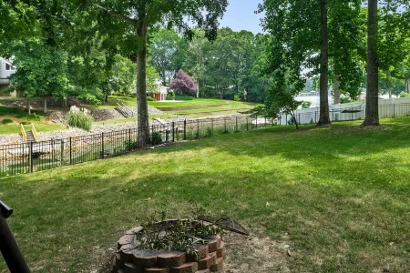 ✦Lake Norman Getaway ✦Lakefront w/Dock & Hot Tub