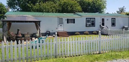 BAYDREAM BELIEVER Island getaway in a quiet neighborhood.