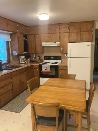 Charming 2-bedroom cottage in Fish Creek with AC, heat, WiFi