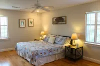 Peaceful Waterfront Summer Escape! Sunshine, King Suite, Private Dock