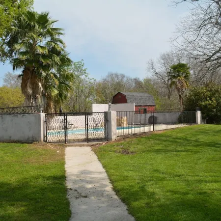Popular large river home pool, pickelball, basketball, volleyball, nice area
