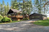 Cabin on 5 acres w/Full Gym, Steam Rm, Hot Tub. Pet Friendly. Near Glacier N.P. Hotels near Glacier Park International Airport