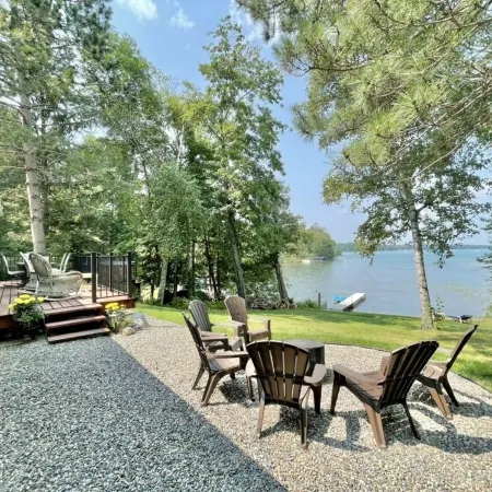 Relax and recharge! Cabin on a tranquil bay on Deer Lake is a perfect get away!