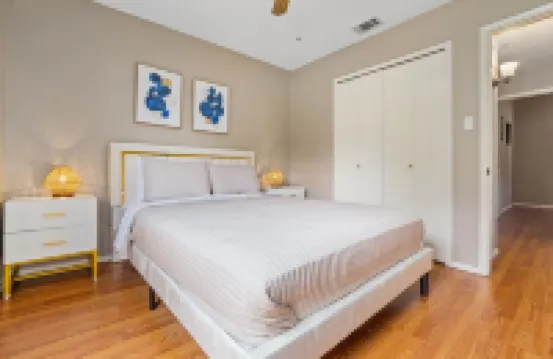 Spacious Master King Bed  Suite, & Fast wi-fi, Mins to Convention Center