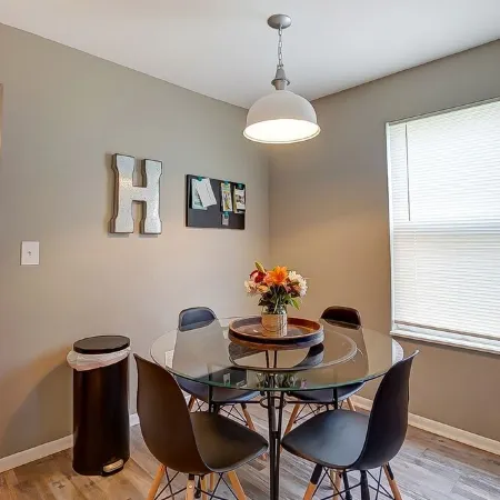 ChampionHill - Pick & Roll into Spooky Nook 2Bd Townhome with Off Street Parking Отели в г. Гамильтон