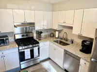Cheerful 2 bedroom townhouse with indoor Fireplace