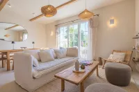 Villa Rénovée Avec Piscine et Amarrage, Dans Domaine Sécurité, Avec Plage à 5 mn