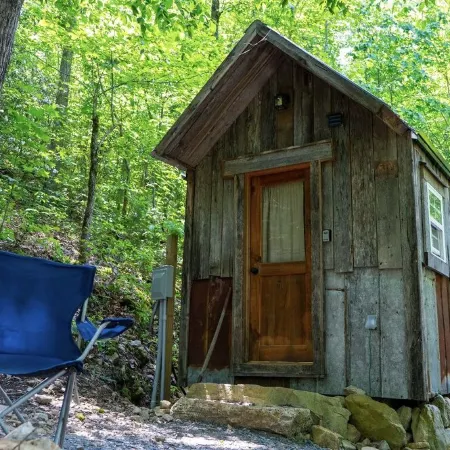 Cozy Beavercreek Cabin Retreat – Smoky Mountain Serenity Awaits!