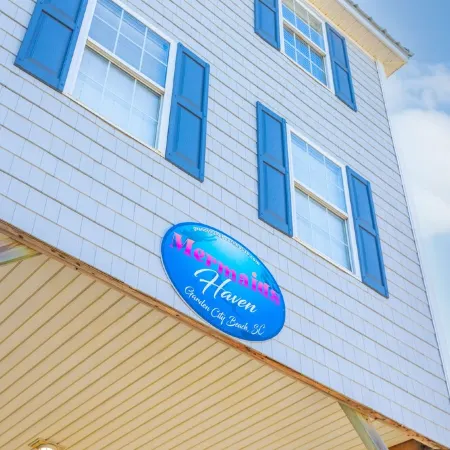 Mermaids Haven: 6 Bedroom, 4 Bathroom on the beach Sleeps 16!